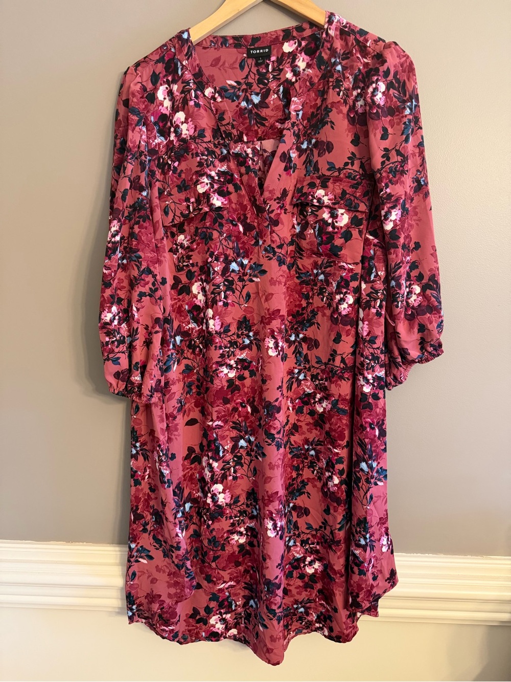 Torrid Size 1 (1X / 14-16) Dusty Rose Floral V-Neck Shift Dress / Tunic